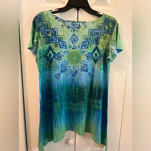 Short sleeve causal top   Beautiful colors blues, green  slight ombre effect